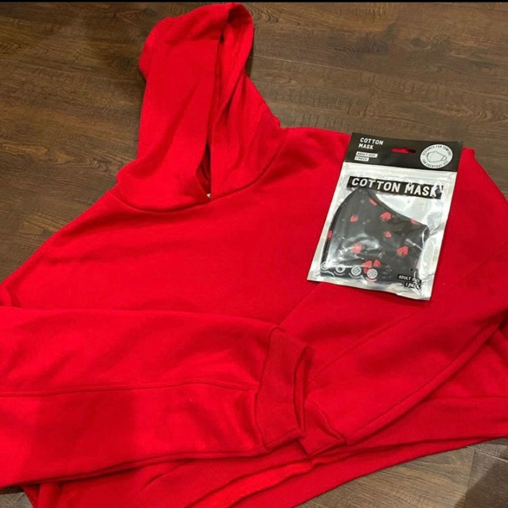Super cute cropped red hoodie ❤️